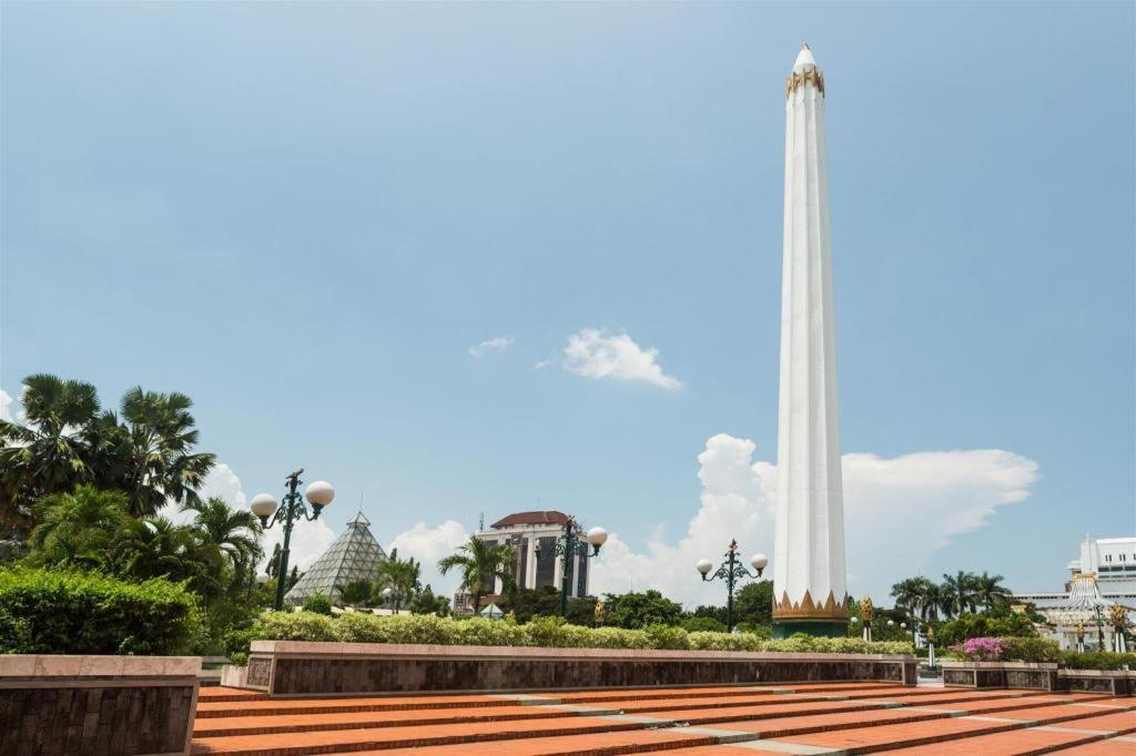 Graha Teras Syariah Hotel Surabaya Exterior photo