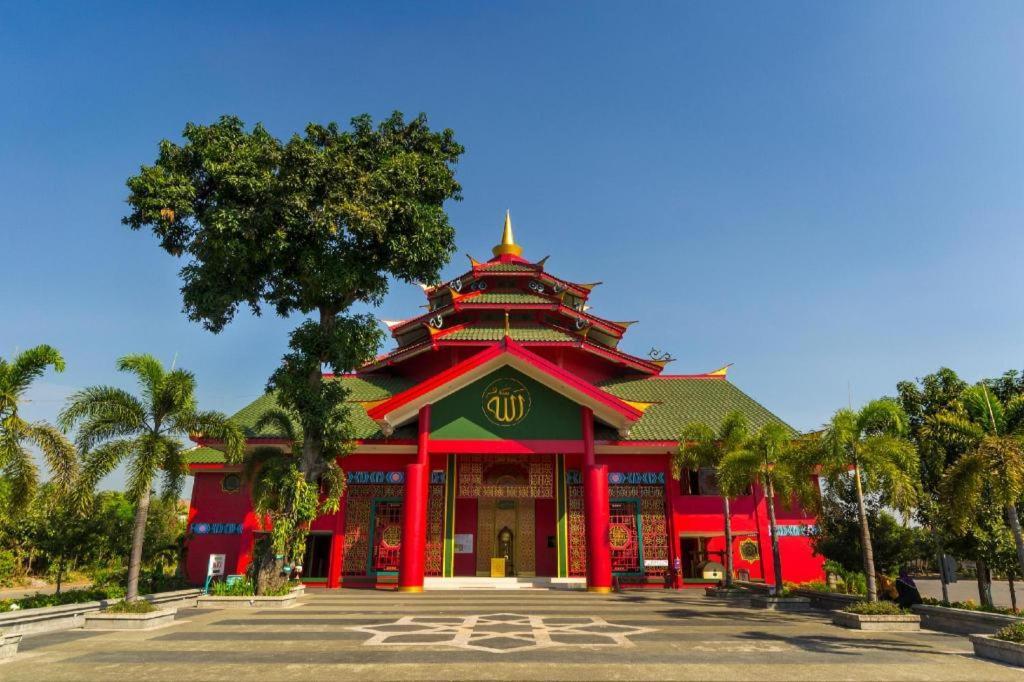 Graha Teras Syariah Hotel Surabaya Exterior photo