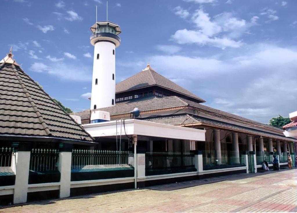 Graha Teras Syariah Hotel Surabaya Exterior photo